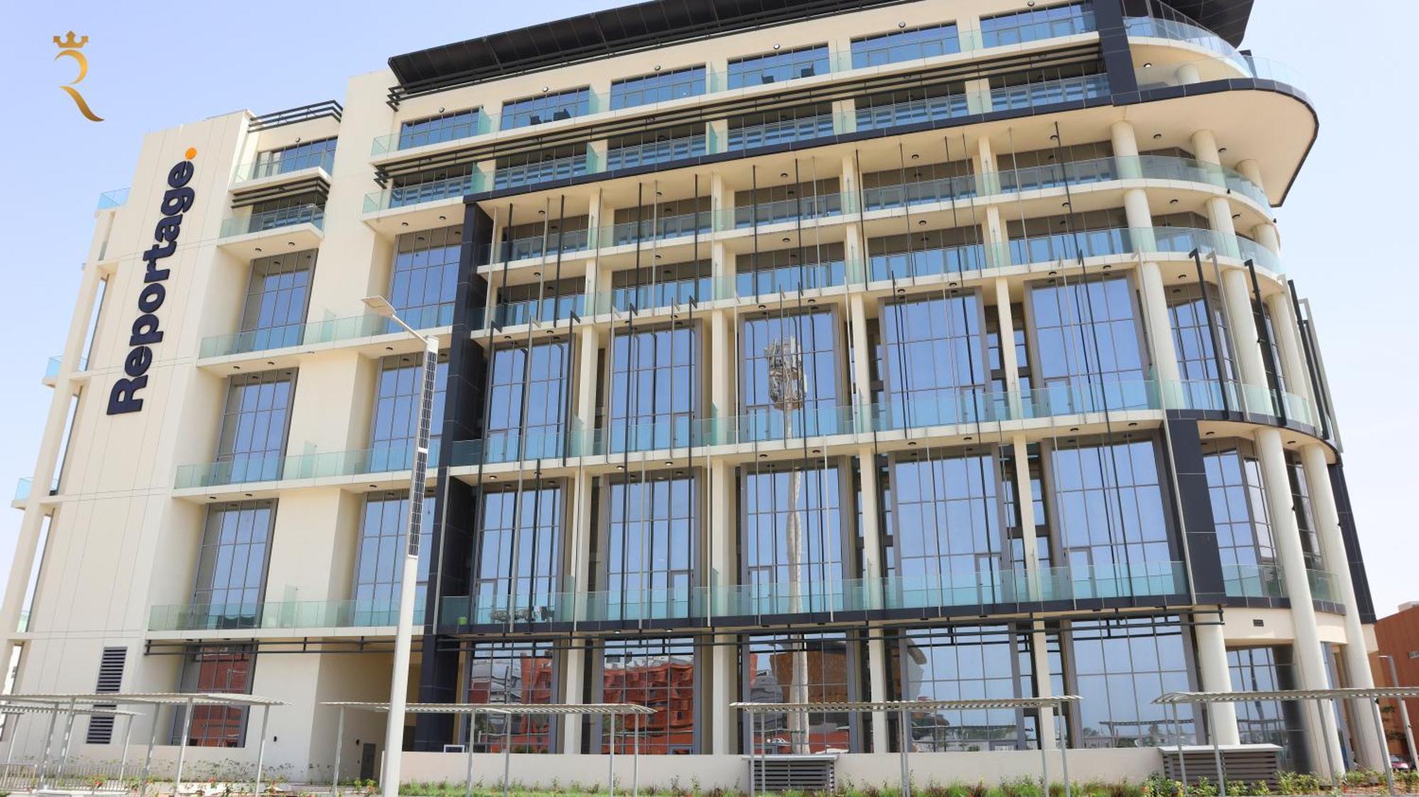 Duplex Elegance Retreat Transit - 2 Bedroom In Masdar City Abu Dhabi Exterior photo